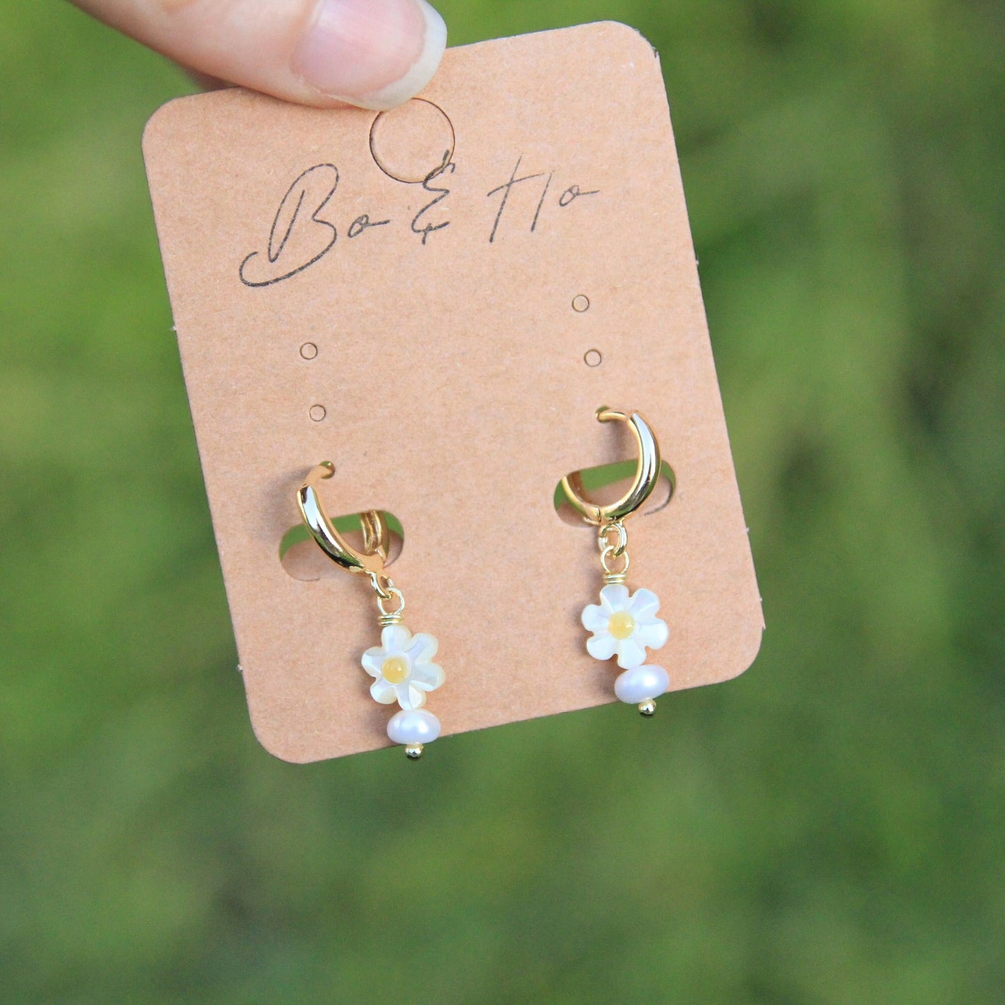 Gold daisy earring with Freshwater Pearls